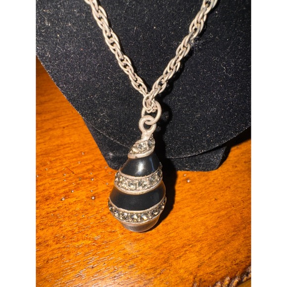 Silver Tone Rope Chain Necklace‎ Black Teardrop Pendant Rhinestone Accents - Picture 4 of 8